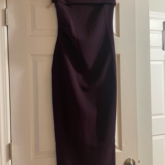 Babaton Eyecatcher Dress
Aritzia Purple Strapless Midi Dress - Picture 4 of 6